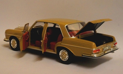 Mercedes-Benz 280 SE (1968-1972) - Autumn Beige - Red Int. - 1:18 Scale by Norev - Picture 10 of 10