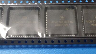 (1 PC) MCM67B618BFN9 MOT Cache SRAM, 64KX18, 9ns, BICMOS, PLCC52