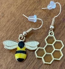 Bee Earrings and Honeycomb Gold Tone Dangle Drop Honeybee Honeycomb NEW