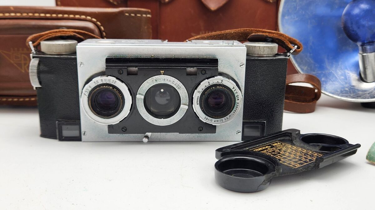 Vintage David White Stereo Realist 35mm F3.5 3D Film Camera Vintage David White Stereo Realist 35mm F3.5 3D Film Camera