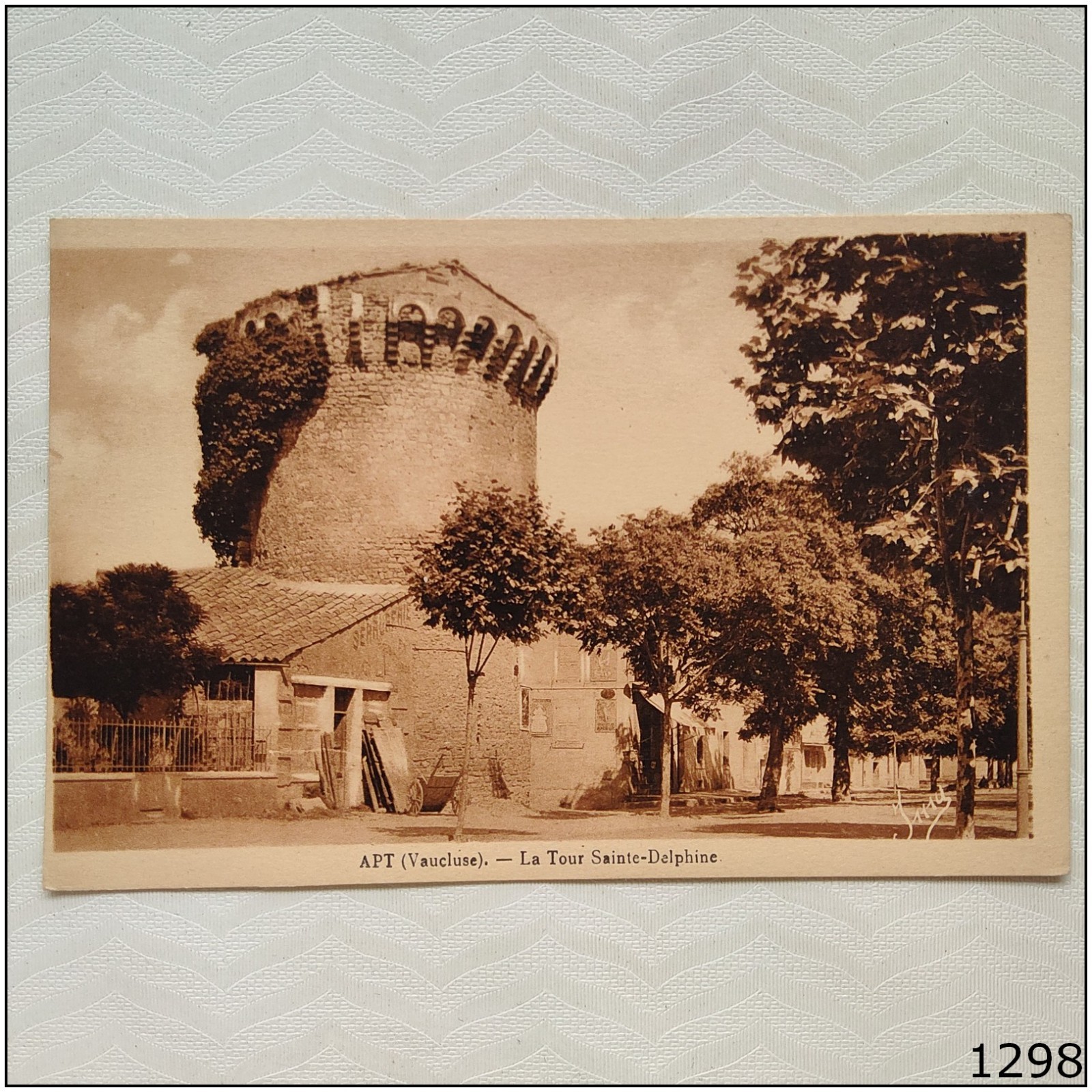 France Vintage Postcard (P1298)