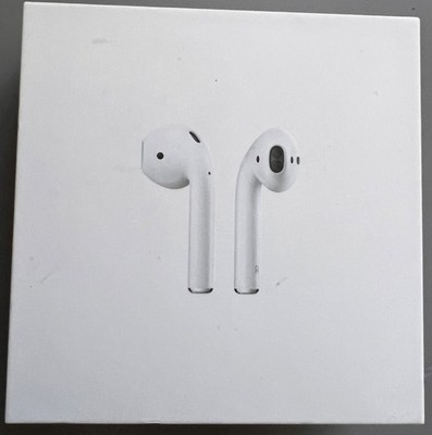 Apple AirPods 1. Generation mit Ladecase und Lightning auf USB in OVP.