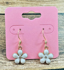 Hypoallergenic Dangle Enamel Earrings Gold White Flowers Floral Trendy RTS