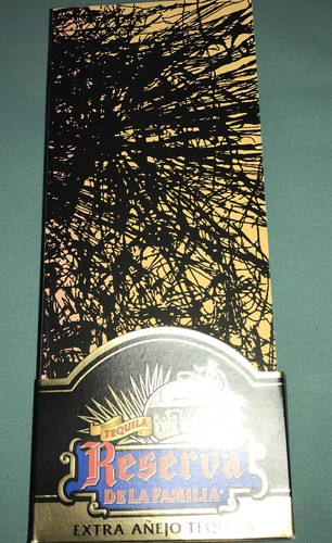TEQUILA RESERVA DE LA FAMILIA JOSE CUERVO 2019 WOODEN BOX COLLECTION & BOTTLE - Picture 2 of 5