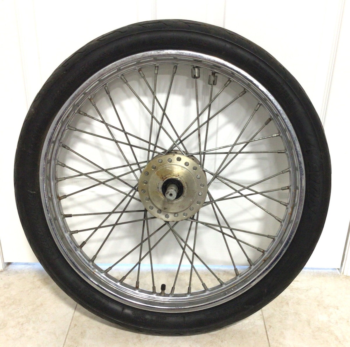 Harley-Davidson クロム イーグルバイクパーツ 59286-90 Harley Davidson Chrome Spoke Front Wheel 21” & Tire 90/90H21 54H