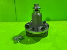 Spindle Assy John Deere L100 L105 L107 L108 L110 L111 L120 L130 w Blade Bolts