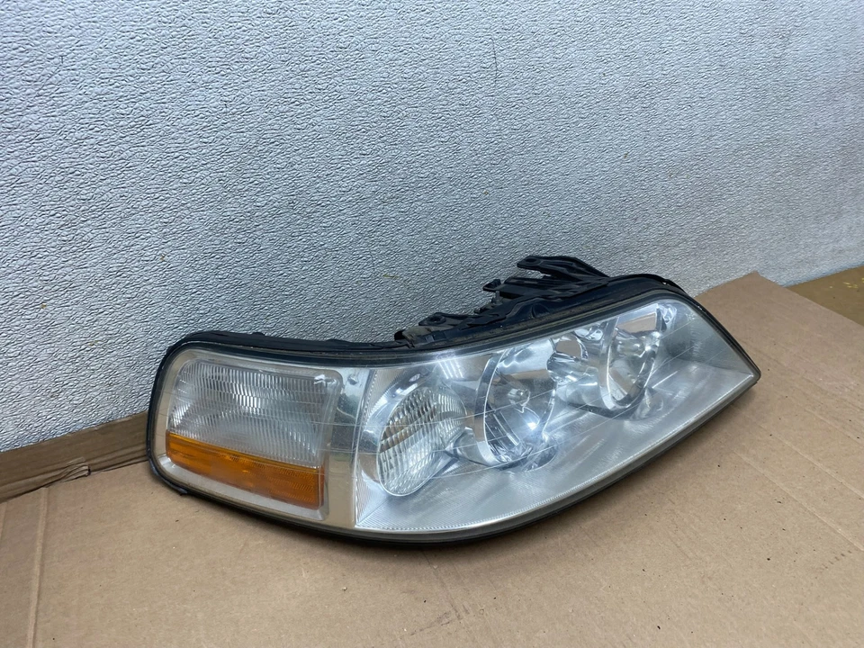 Faro lateral derecho pasajero Lincoln Town Car 2005 a 2011 U6990 DW Foto 3 de 4