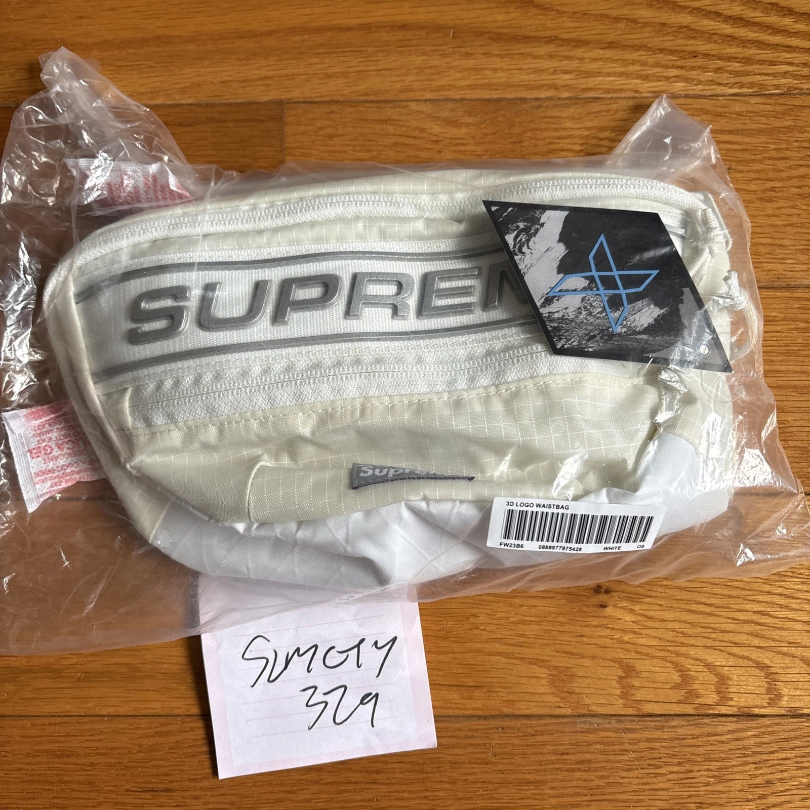 SAC TAILLE LOGO SUPREME 3D BLANC FW23 100% AUTHENTIQUE neuf en main expédié maintenant