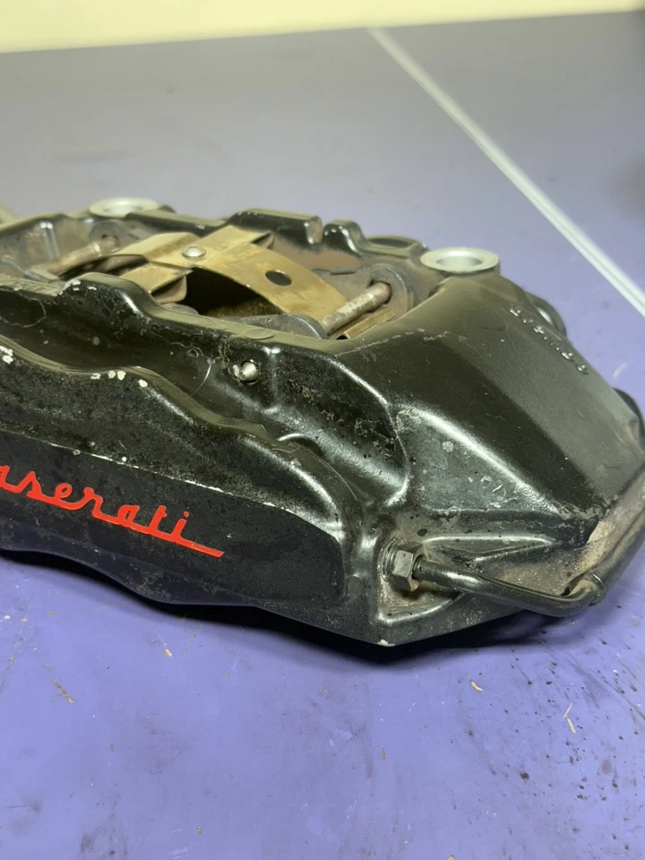 Juego de pinzas de freno delanteras 2014-2017 OEM MASERATI GHIBLI BREMBO 20C34201 / 20C34202 Foto 2 de 4