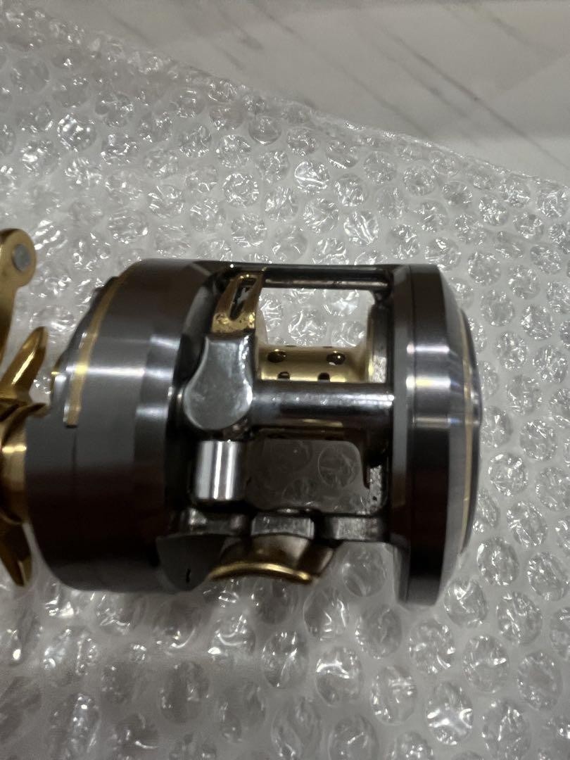 リール 834.Megabass MONOBLOCK Bespoke LIMITED MEGABASS Monoblock Bespoke Limited Grigio Titanio Left reel