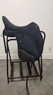 Wintec Isabel Dressage 18'' HART with extra blue keepers