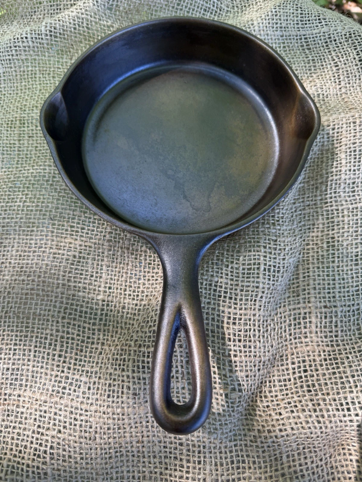 Vintage Unmarked Wagner Ware Cast Iron #3 Skillet 6 1/2 Inch double spout