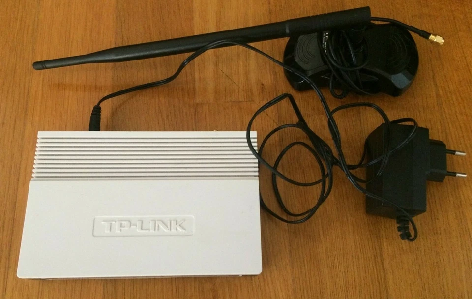 TP- LINK TL-WA501G 54 Mbps Wireless G Access Point with separate antenna - Image 2 of 4