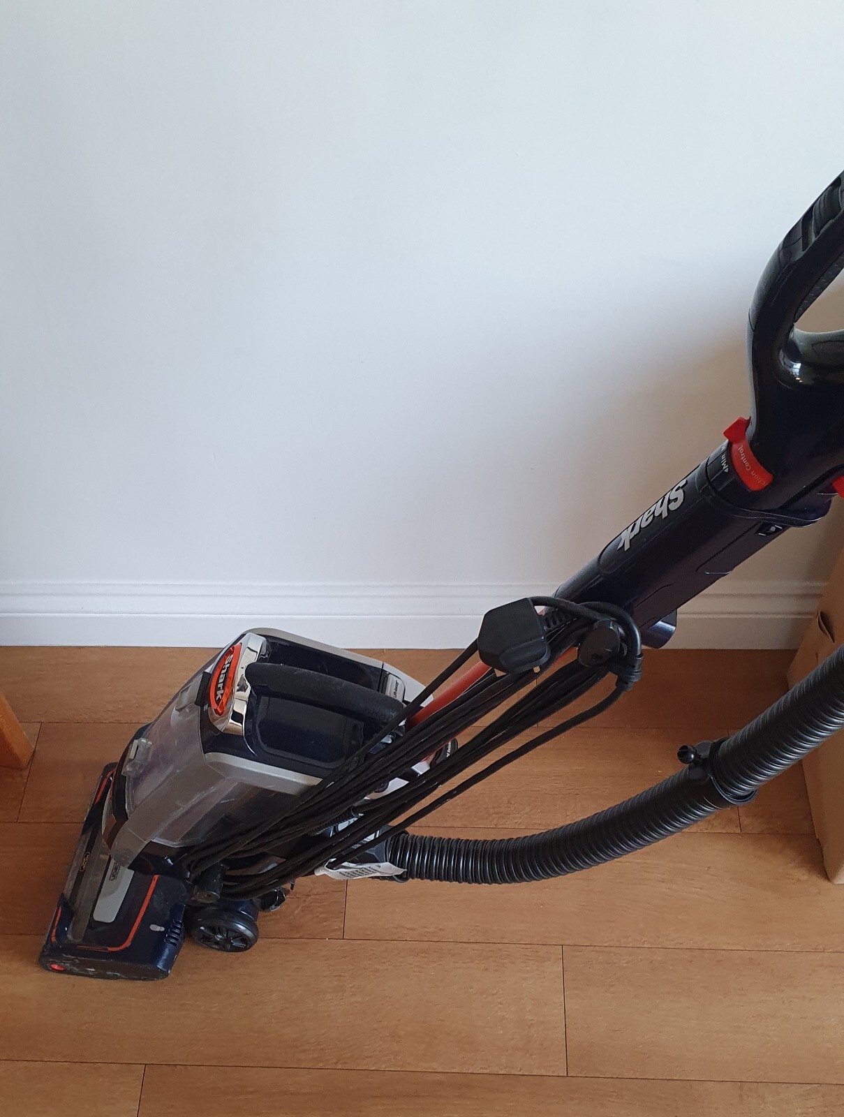 Shark Upright Vacuum Cleaner NZ801UKT Powered LiftAway with AntiHair