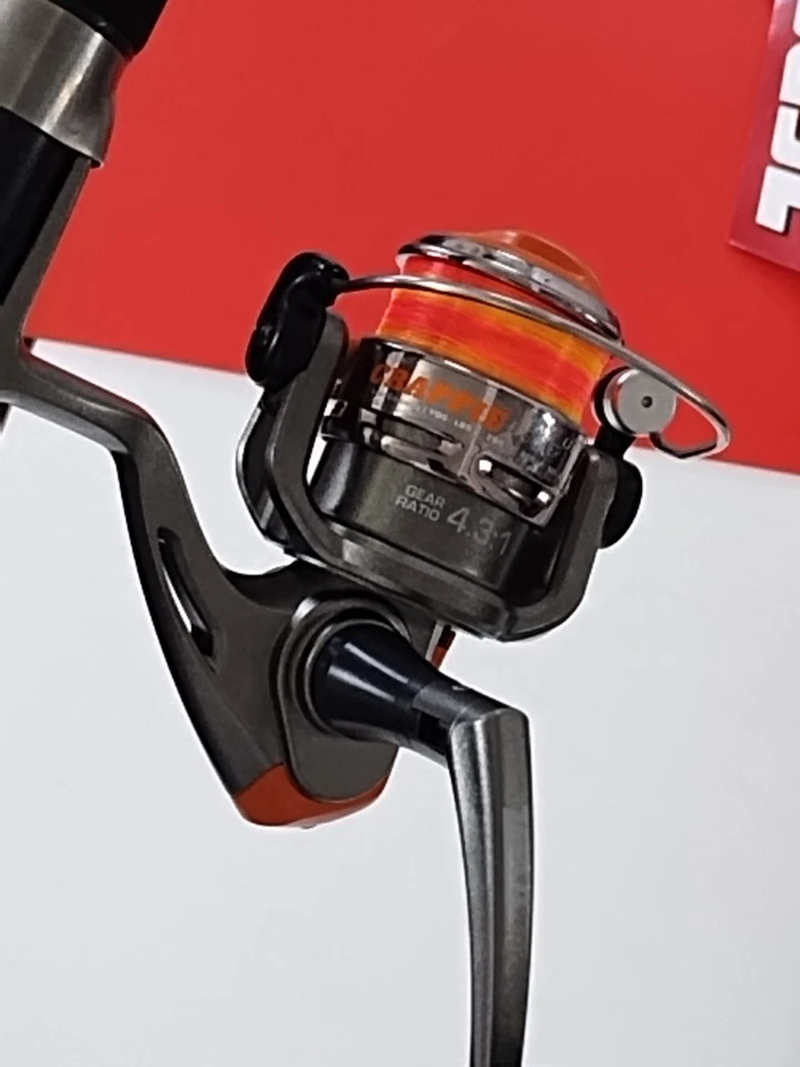 Nueva caña de pescar giratoria y carrete Zebco Crappie Fighter 7' ligero 4-8 lb Foto 4 de 4