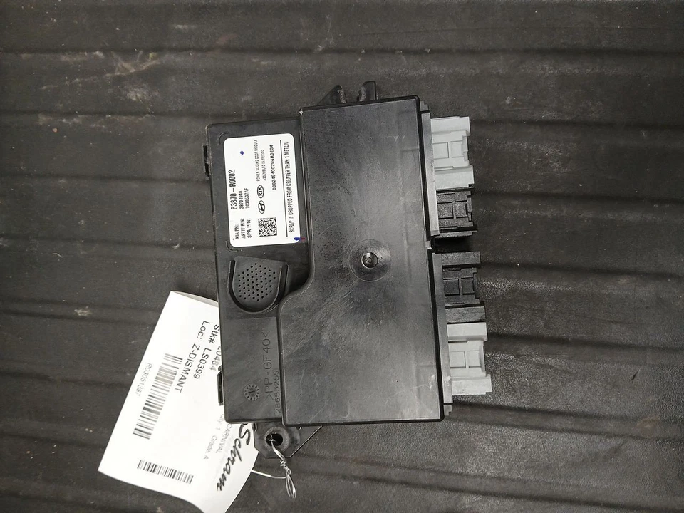 2022 Kia Carnival Door Module Chassis ECM 3051387 - Image 3 of 4