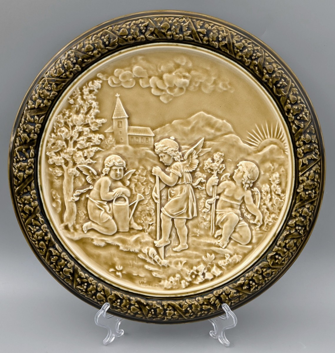 Schutz Cilli Majolica Charger Wall Plaque w/ Garden Angels Cherbus