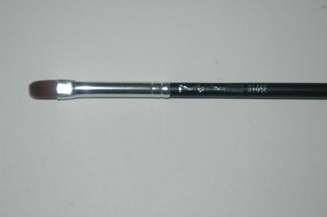 mac concealer brush 270s