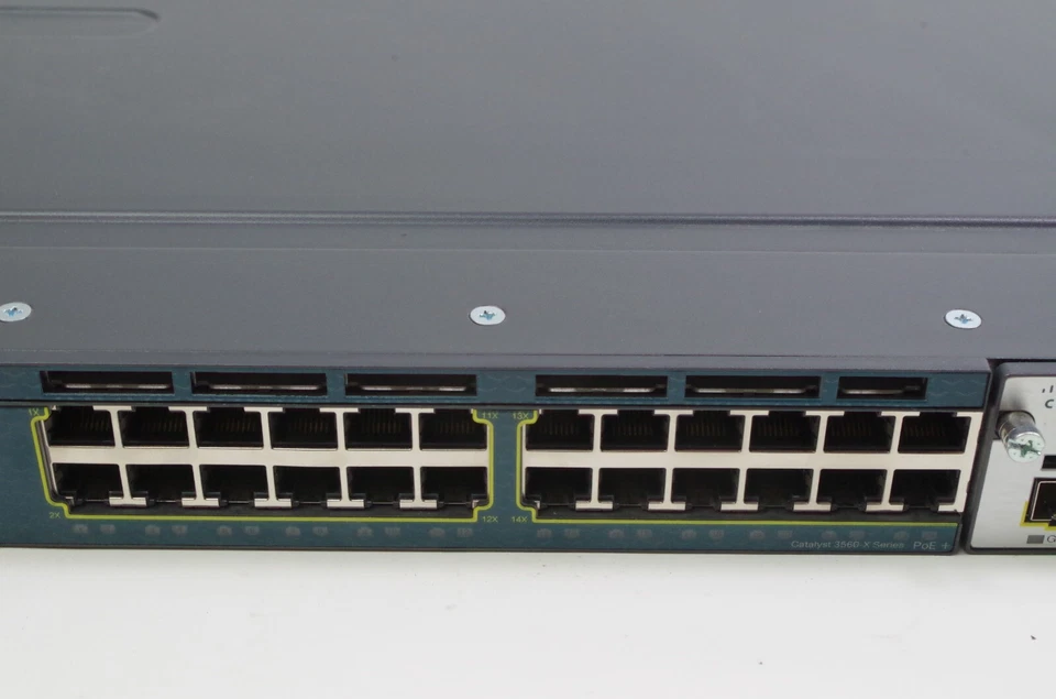 Conmutador de red Cisco WS - C3560X-24P Series POE+ 24 puertos 1 puerto defectuoso Foto 3 de 4