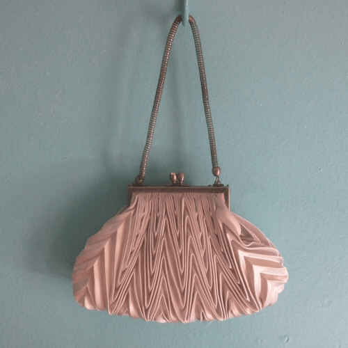 Nicole Lee Collection Silver Cloth Purse Silver Metal Chain Kisslock Clasp Top - Picture 10 of 10