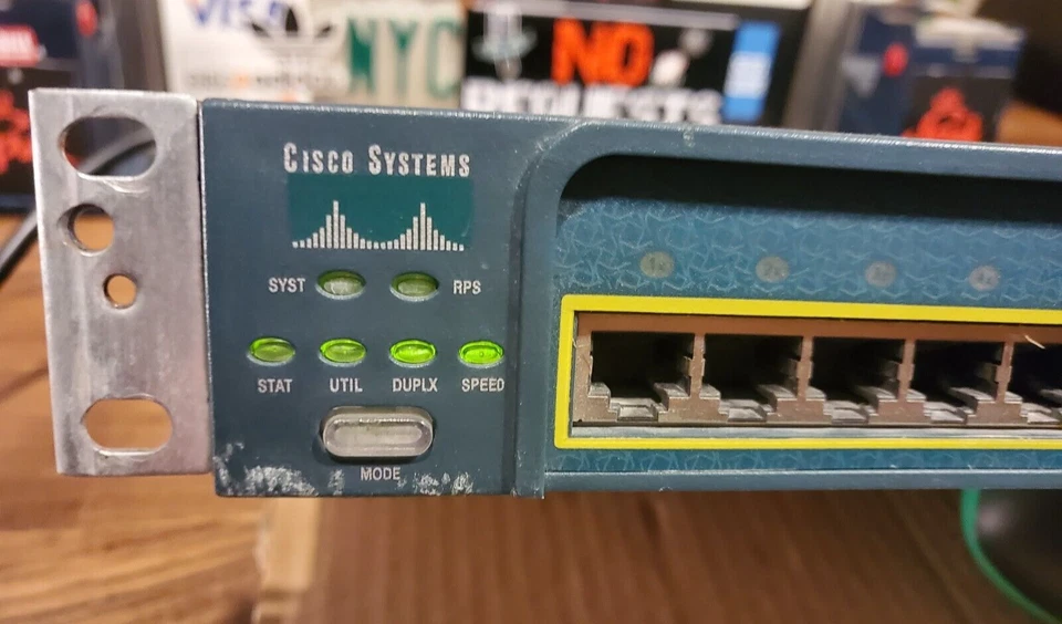 Cisco Systems Catalyst 2950 Series 24-Port Ethernet Switch FREE SHIPPING Used - Image 2 of 4