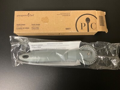 Pampered Chef Dough Crimper 100077 Brand New in Box