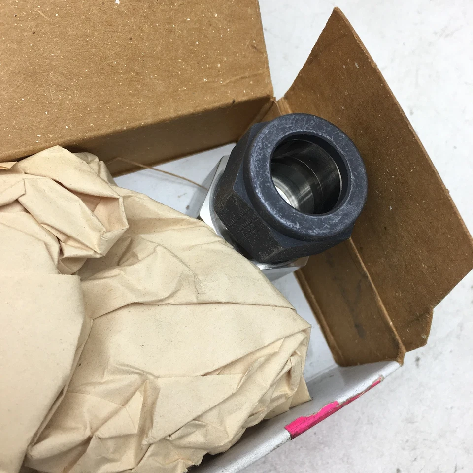 NEW BOX OF 1 PARKER 10-8 GBZ-SS CPI FEMALE PIPE ADAPTER 5/8" TUBE X 1/2" NPT - Image 4 of 4