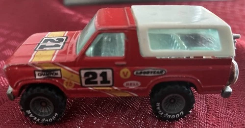 Vintage 1980 Hot Wheels Ford Bronco 4x4 Real Riders RedTruck Motorcycle on Back