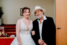 Sleeveless Lace Ball Gown Wedding Dress V Neck White Layered Skirt