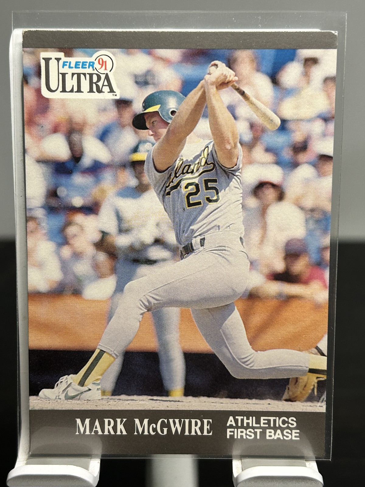 1991 Ultra - #251 - Mark McGwire - Oakland Athletics