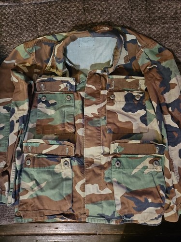Abrigo de Campo Camuflado Bosque Combate Militar de Estados Unidos De Colección Talla Mediana Regular - Imagen 4 de 9