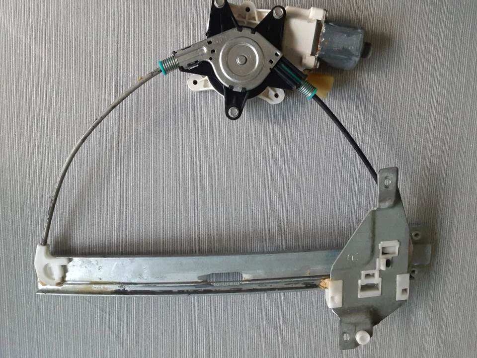 2009-2016 CHEVROLET IMPALA REAR RIGHT PASSENGER WINDOW GLASS REGULATOR W/MOTOR* - Image 2 of 4