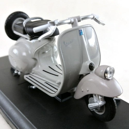 Vespa 125 c.c. Motorcycle Die-cast Model Welly 1:18 Scale Toy Collection Hobby 1 - Picture 9 of 12