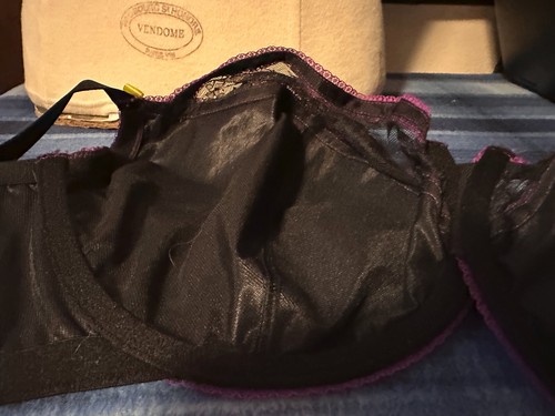 CACIQUE BLACK & PURPLE WITH YELLOW BOW ON STRAPS, SIZE 44D, UNDERWIRE - Picture 9 of 9