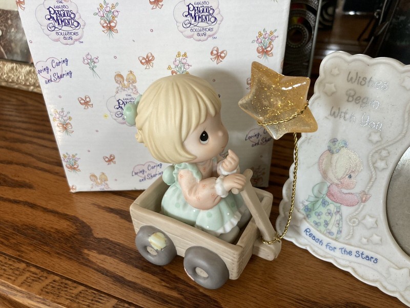 Precious Moments 1999 Wishing You A World Of Peace C0019 NEW with frame