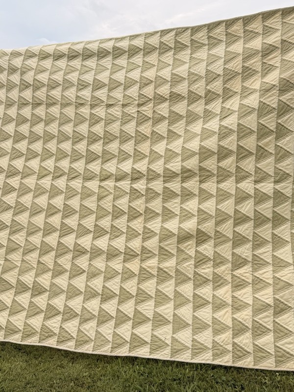 76x89 Olive & Ivory Handmade Vintage Triangle Quilt EXC.