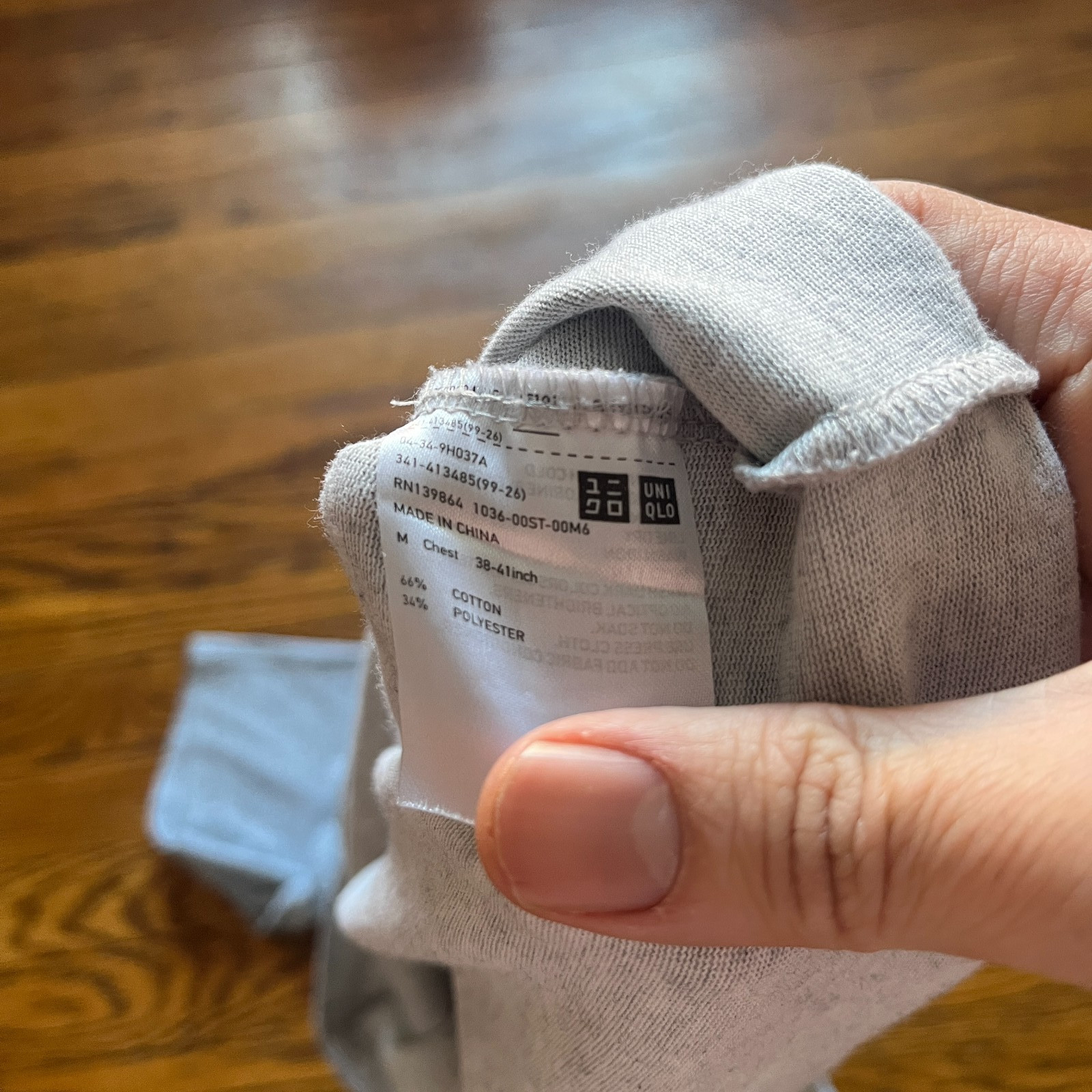 Uniqlo Men's Size M Gray Solid Basic Minimal Crew… - image 4