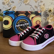 Heelys Classic 2 Wheel Skate Trainer Shoes. Black & Pink. Girls Size 1 VGC Boxed