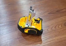 DeWALT BOTTOM HOUSING FOR DCLE34031 20V 3 x 360 Green line Laser 