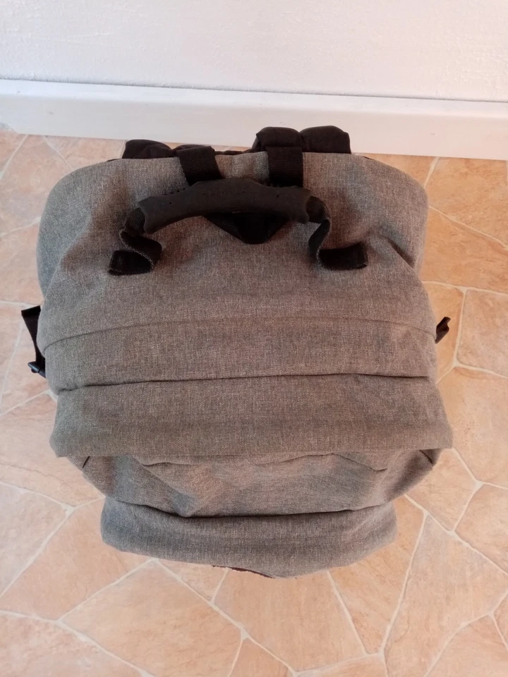 Eastpak Rucksack Ultimate 050 05F Lederboden Sehr guter Zustand 42 L Inhalt - Bild 2 von 4