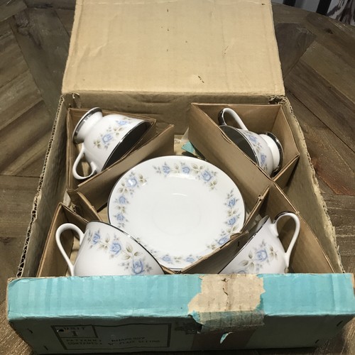 Neu im Karton Lennold Fine China of Japan - 4 Tassen & 4 Untertassen RHAPSODY blaue Rosen # 1812 - Bild 7 von 12