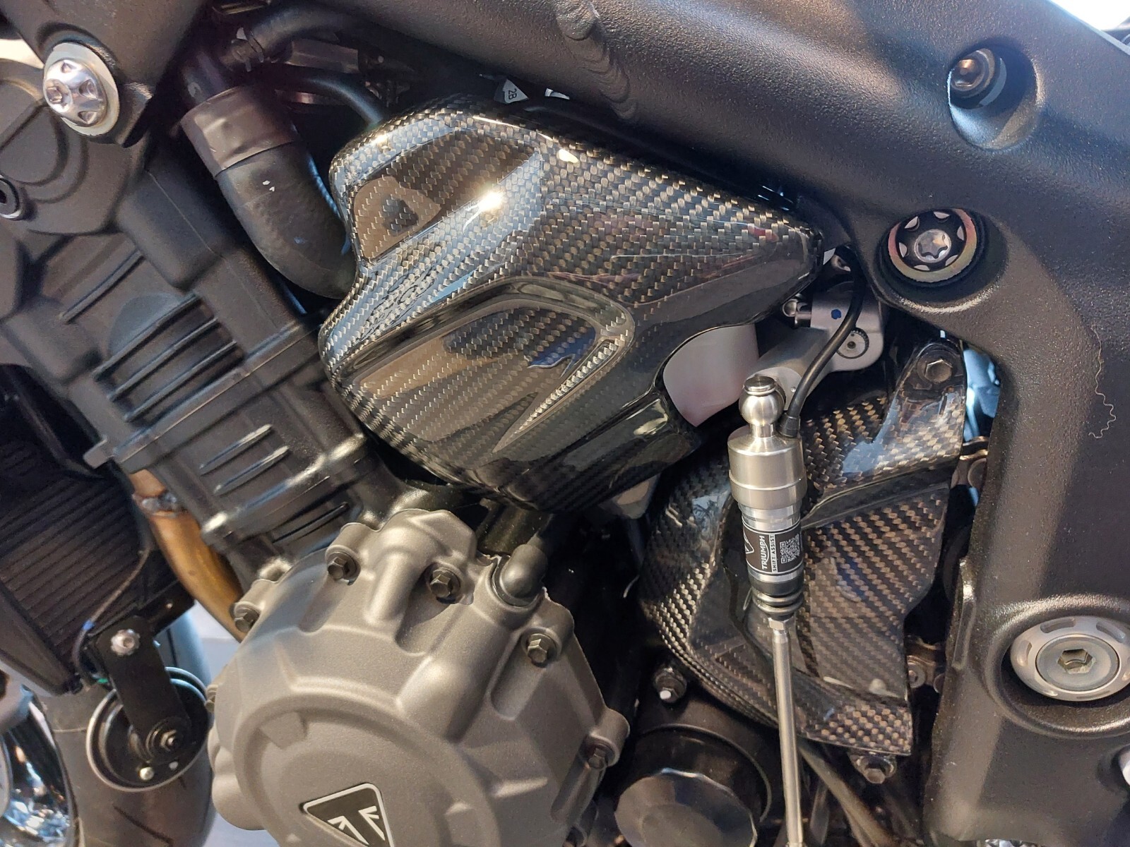 Cache bocal vase d'expansion carbone ultra léger pour Triumph 1200 RS