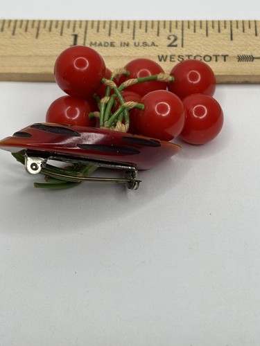 Original Rare Vintage Bakelite Carved 8 Red Cherries Bunch Brooch Pin - Picture 7 of 7