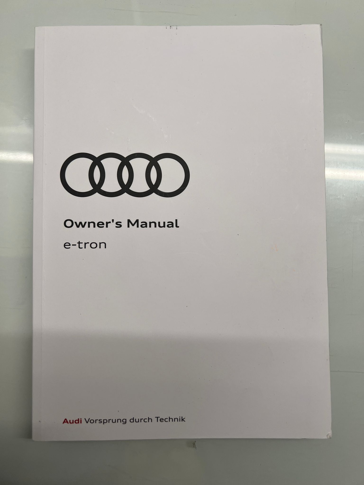 AUDI E TRON OWNERS PACK / HANDBOOK / MANUAL + WALLET, 20182022 (2018