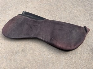 Winderen Half Pad Jumping Slim 17” in Coal Color Used Good Condition With Box