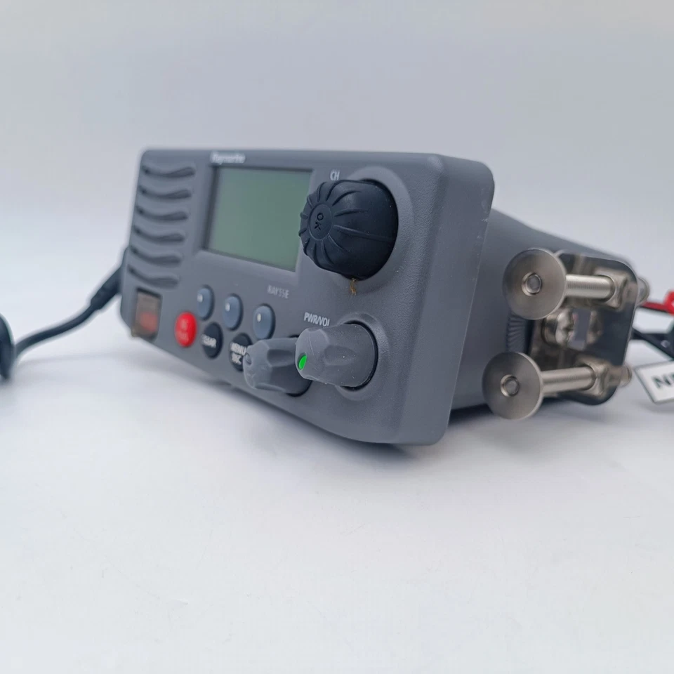 Raymarine RAY55E Marine DSC Class D VHF 25W E43037 RAY55 Waterproof GPS DSC NMEA - image 4 of 4