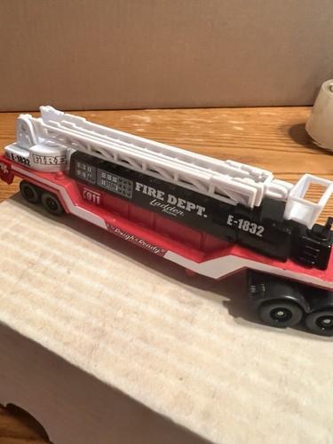 Maisto Fire Truck 7.5” Long Die Cast Metal And Plastic - Picture 6 of 7
