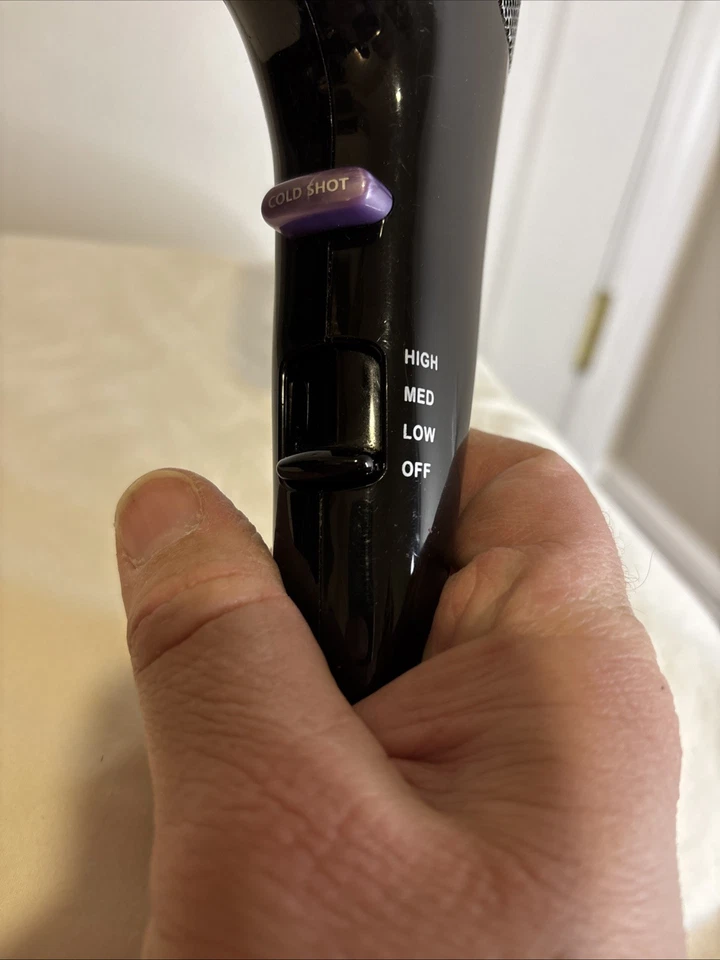 Secadora profesional de estilo iónico Vidal Sassoon 1875W VS783 COLOR NEGRO probada Foto 4 de 4