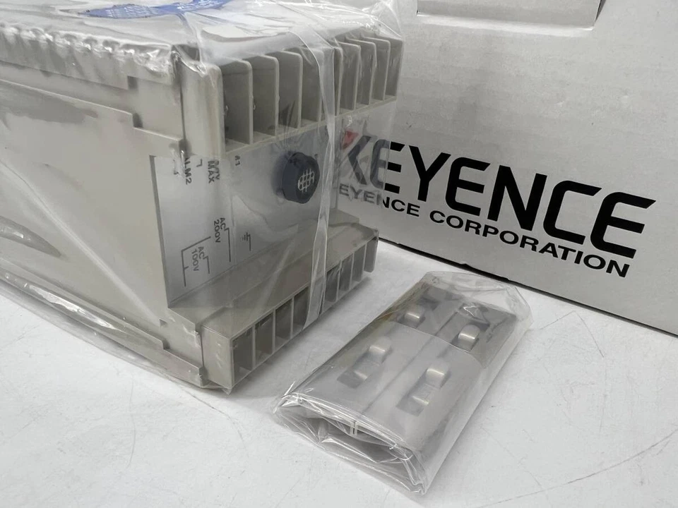 KEYENCE IT2-50 Infrared Thermometer Amplifier Unit New first come first served - Image 3 of 4