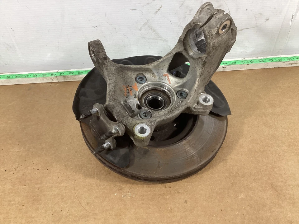 Audi A3 2015-2020 tracción delantera eje lateral izquierdo nudillo con cojinete de rueda 5Q0407257A OEM. Foto 3 de 4